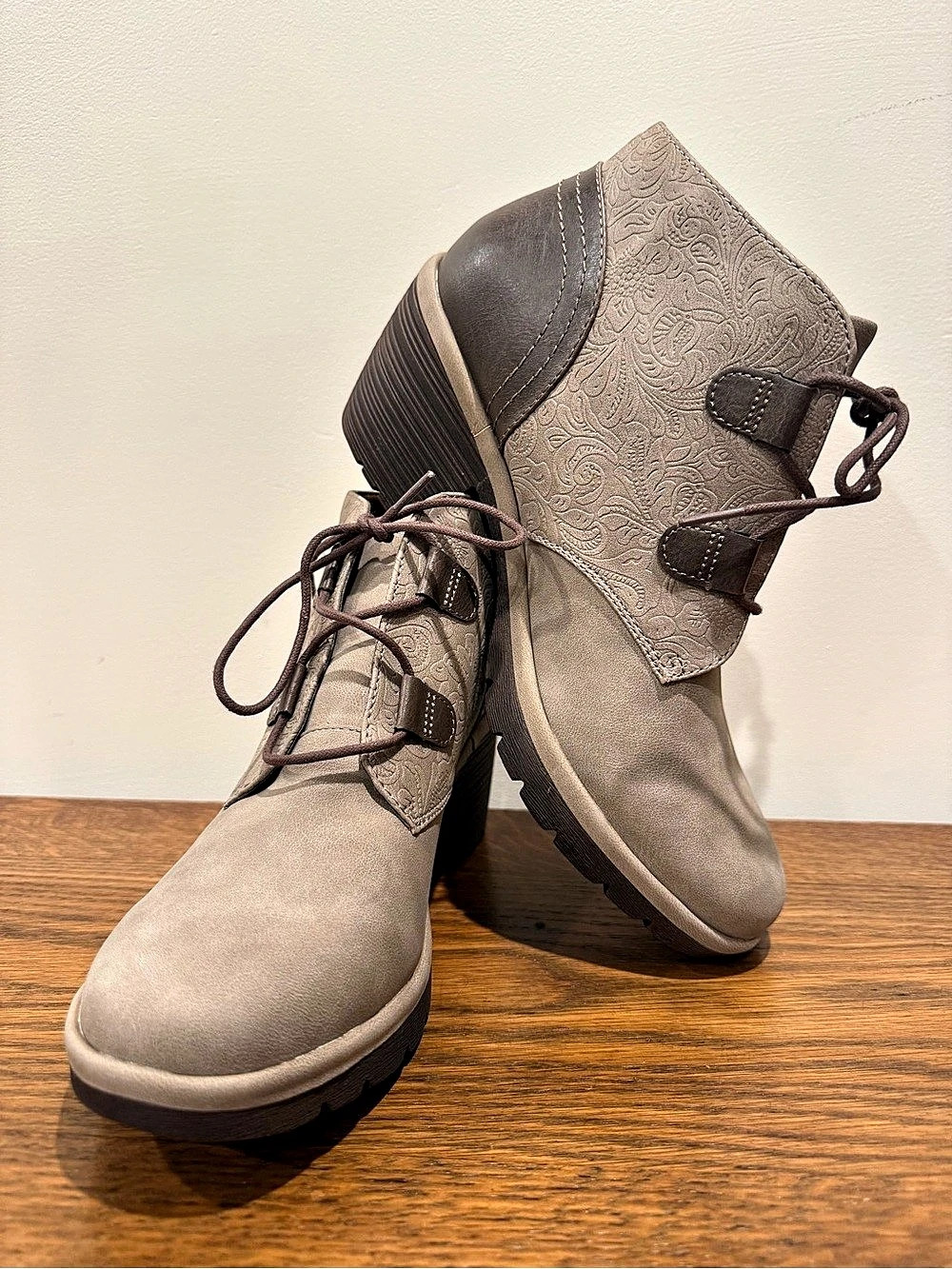 Eurosoft Paisley Embossed Lace-Up Ankle Boots Women’s 10M Taupe Brown